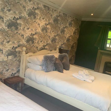 Cresswell Arms Hotel Малтън Екстериор снимка