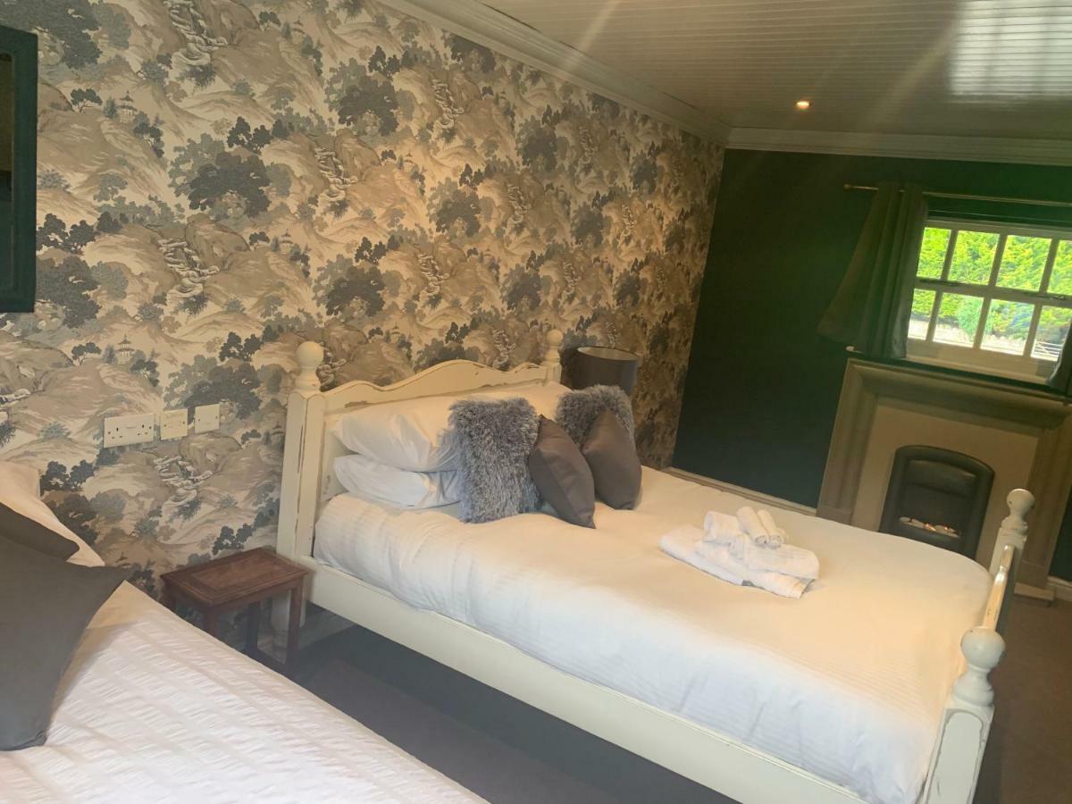 Cresswell Arms Hotel Малтън Екстериор снимка